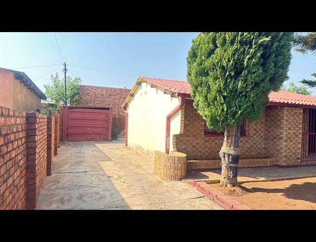 2 BEDROOM HOUSE FOR SALE IN MABOPANE  UNIT B